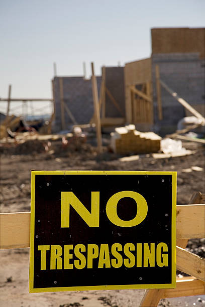 istock Warning Sign in Suburban New Construction 185079461