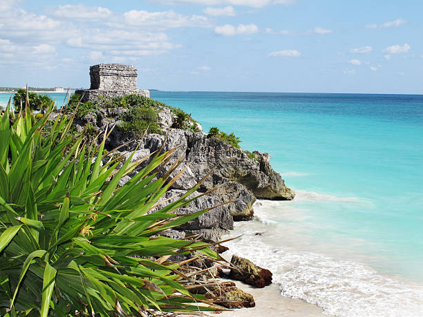 messico tulum antica tempio di rovinare - mayan temple old ruin ancient foto e immagini stock