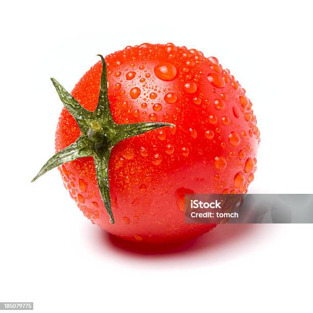 Tomate Rojo Sobre Fondo Blanco Foto de stock y más banco de imágenes de Alimento - Alimento, Comidas y bebidas, Crudo