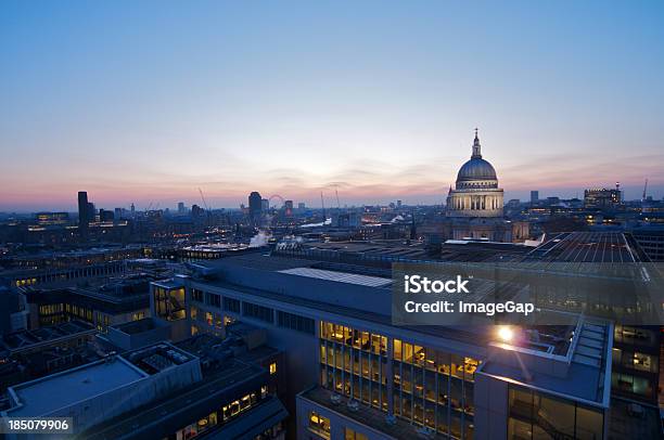 Stpauls Katedra I Dachy Of London - zdjęcia stockowe i więcej obrazów Katedra św. Pawła - Katedra św. Pawła, Anglia, Anglia Południowo-wschodnia