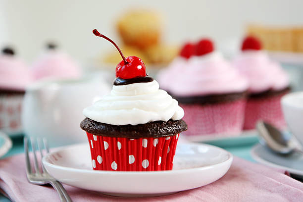 istock dessert - tart and cupcakes 185079971