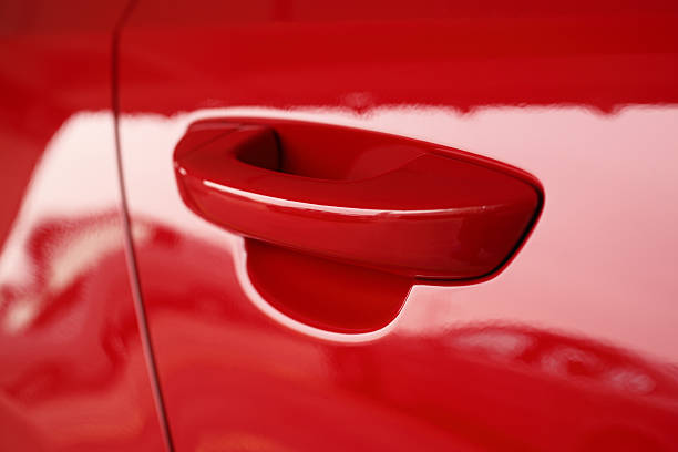 auto rossa impugnatura - car car door door handle foto e immagini stock