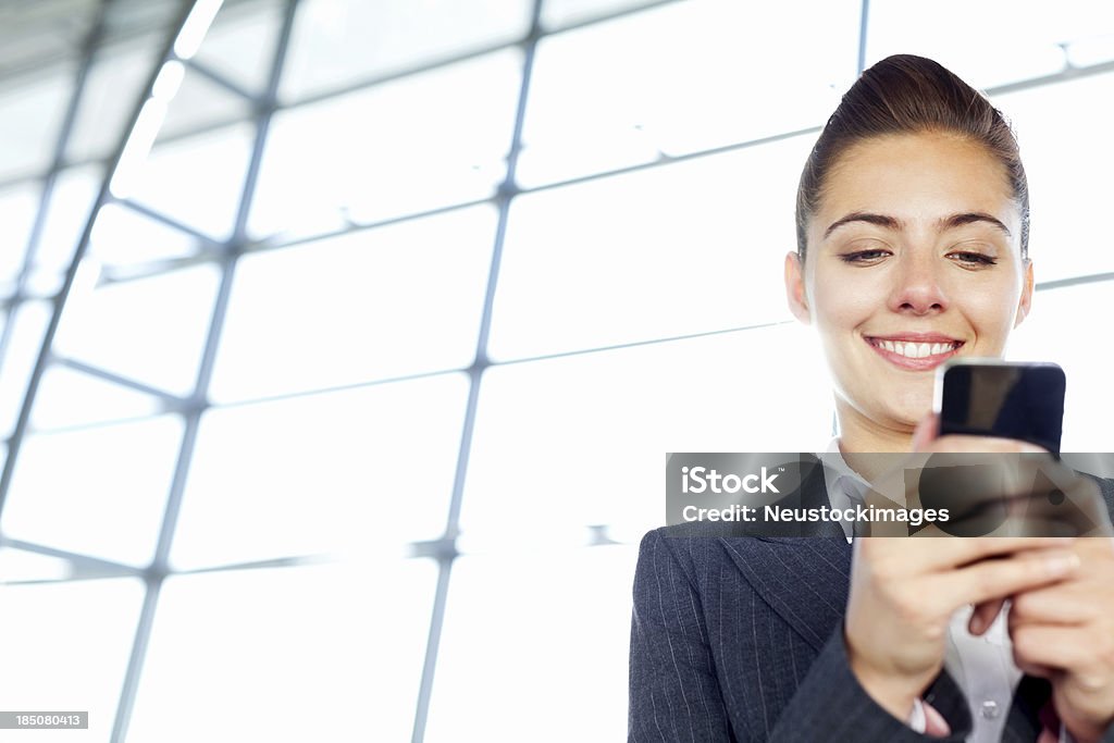 Деловая женщина в аэропорту Текстурные - Стоковые фото Аэропорт роялти-фри