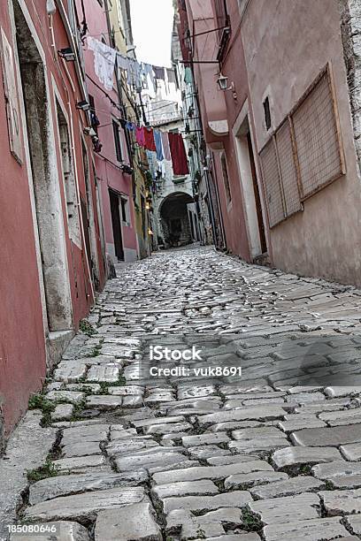 Old Town Rovinj Foto de stock y más banco de imágenes de Acera - Acera, Adoquinado, Aire libre