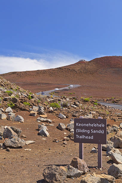 istock Sliding Sands trailhead sign, Maui, Hawaii 185081185