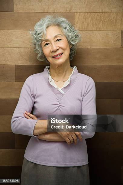 Idosa Asiática - Fotografias de stock e mais imagens de Avó - Avó, Cultura Japonesa, Olhar para a Câmara