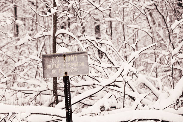 istock US Army No Trespassing Sign 185081598