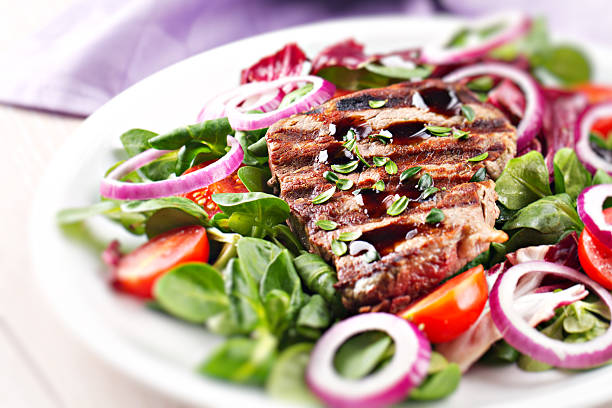 istock Fillet of beef with salad 185081790