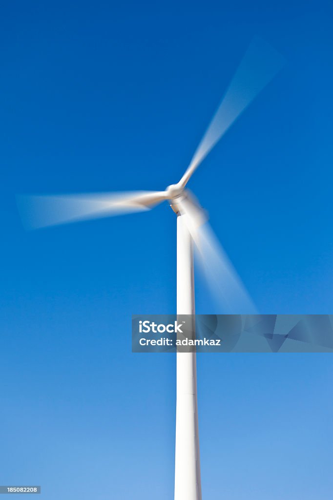 Energía renovables-molinos de viento - Foto de stock de Aerogenerador libre de derechos