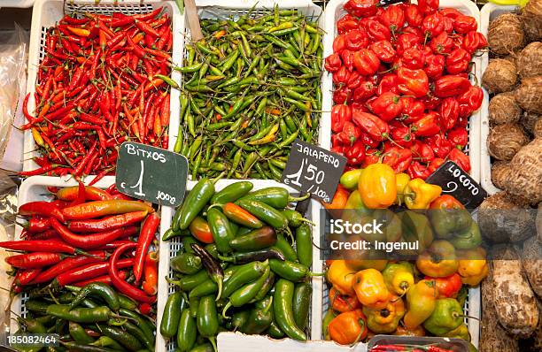 Видов Hot Chilli Перец — стоковые фотографии и другие картинки Рынок Бокерия - Рынок Бокерия, Барселона - Испания, Без людей