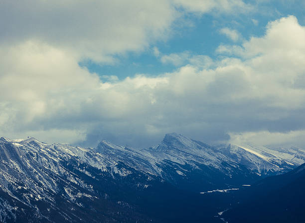 Banff National Park Mountain Range Winter scene at Banff National Park Mountain Range as seen from the Gondola Mountaintop Experience site (Sulphur Mountain) ca04 stock pictures, royalty-free photos & images