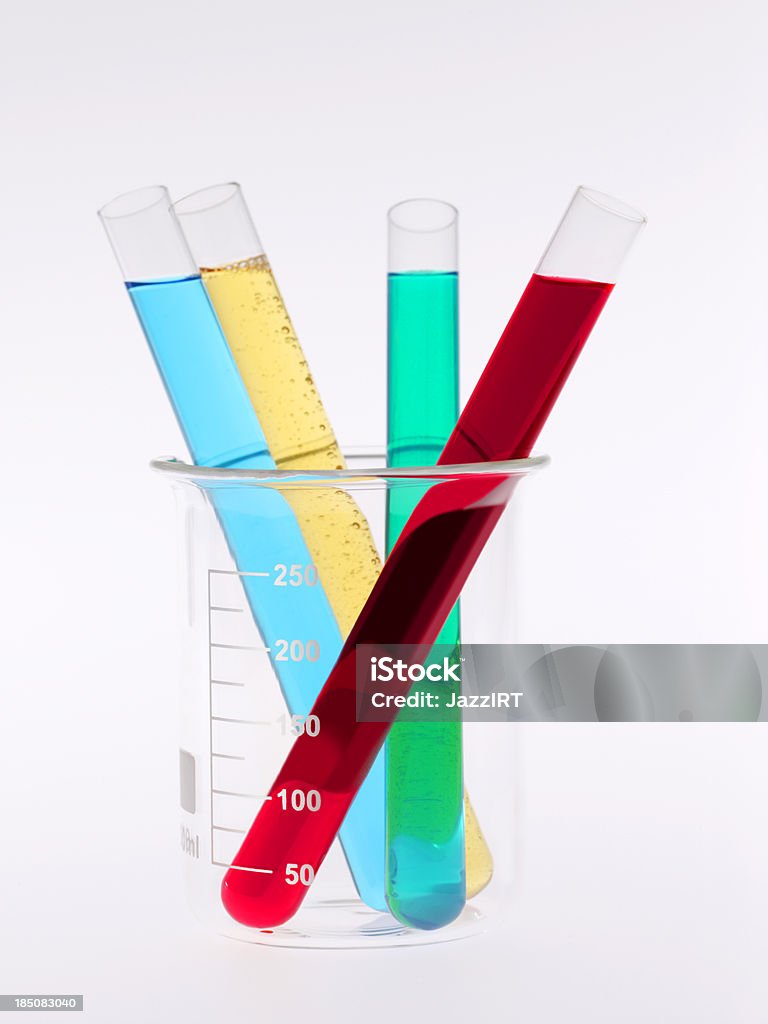 Тестовые пробирки в лаборатории химии эксперимент - Стоковые фото Анализировать роялти-фри