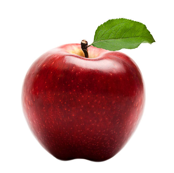 maduro rojo con manzana verde con hojas aisladas sobre blanco - apple red delicious apple studio shot fruit fotografías e imágenes de stock