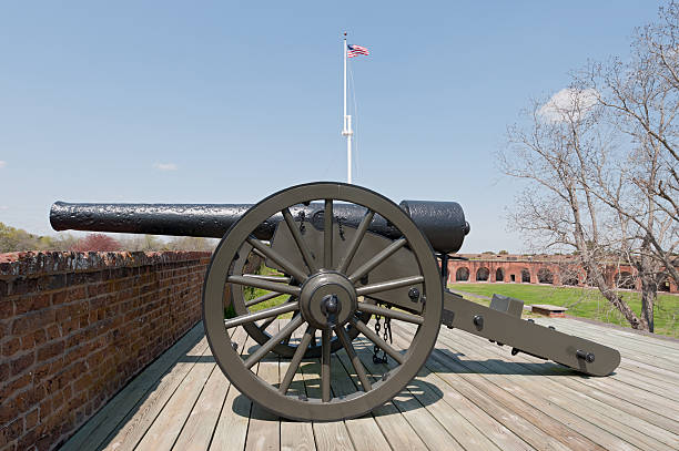 istock Civil war cannon at Fort Pulaski 185083248