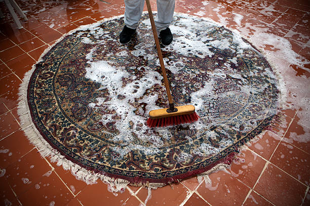 istock Overview of carpet cleaning worker scrubbing circular carpet 185084799