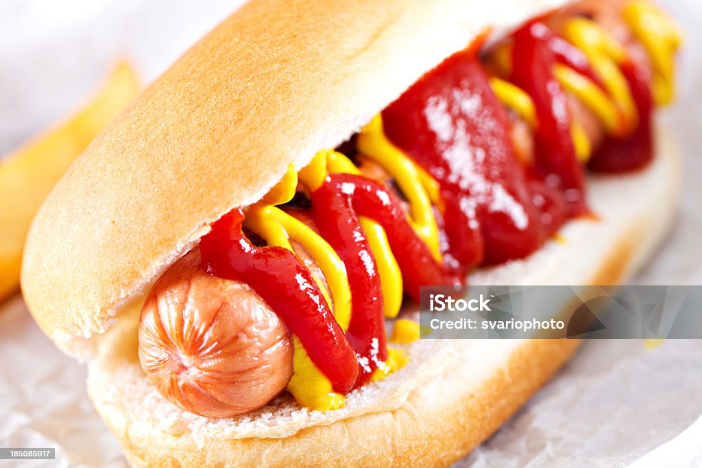 Hotdog y fritas - Foto de stock de Alimento libre de derechos