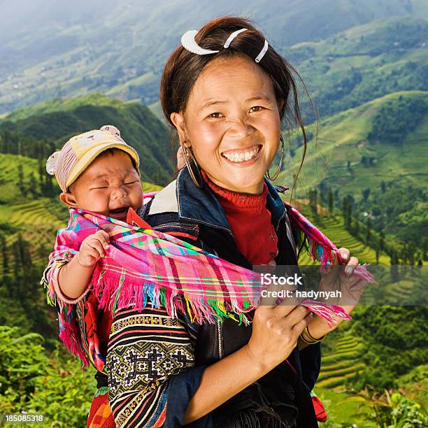 베트남인 소수민족 직원관리여자 메트로폴리스 블랙 Meo족 힐 부족 2명에 대한 스톡 사진 및 기타 이미지 - 2명, Meo족, 가족
