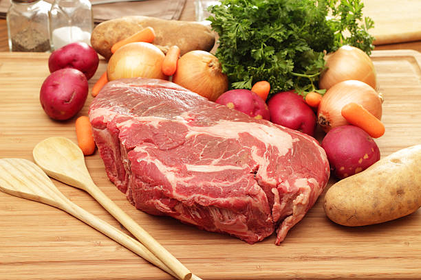 fijaciones asado de carne al horno - pot roast fotografías e imágenes de stock
