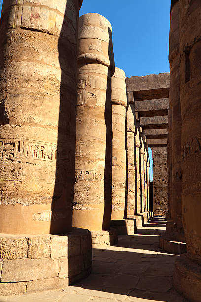 sala ipostila-grande, tempio di karnak, luxor, egitto. - temple of luxor hypostyle hall foto e immagini stock