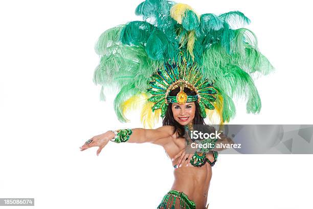 Mulher Dançarina De Samba - Fotografias de stock e mais imagens de Figura para recortar - Figura para recortar, Bailarino, Carnaval do Brasil