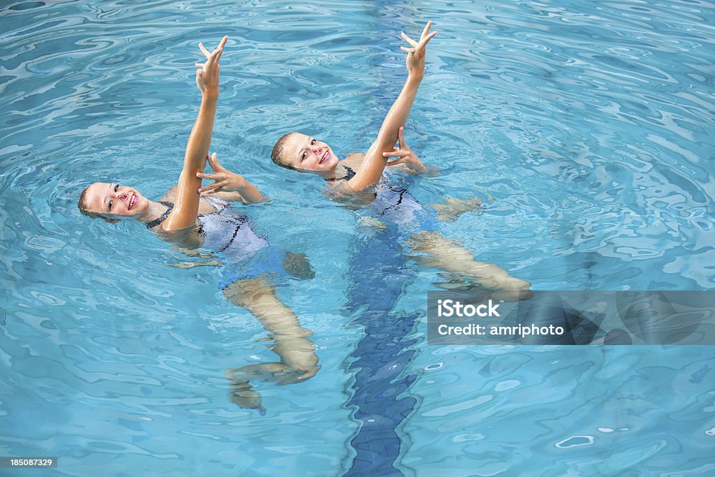 Nuoto sincronizzato formazione - Foto stock royalty-free di Nuoto sincronizzato