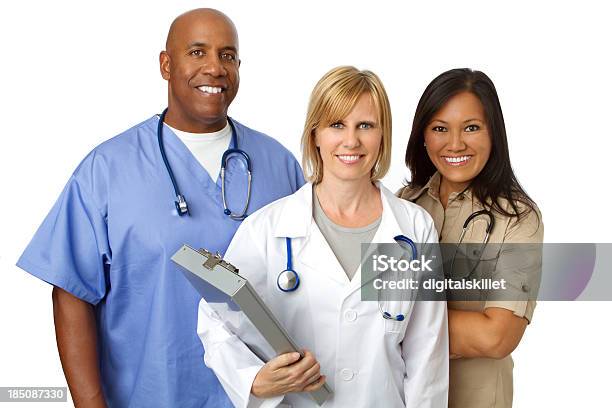 Медицинская Группа — стоковые фотографии и другие картинки Белый фон - Белый фон, Здравоохранение и медицина, Взаимодействие