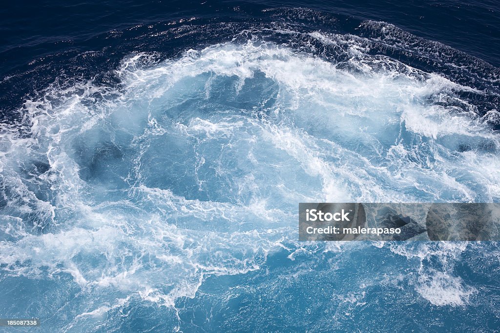 월풀 있는 바다빛 - 로열티 프리 소용돌이-흐르는 물 스톡 사진