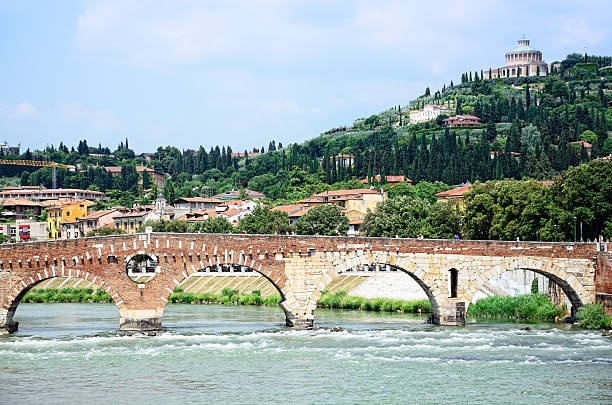 istock Ponte Pietra, Verona 185087442