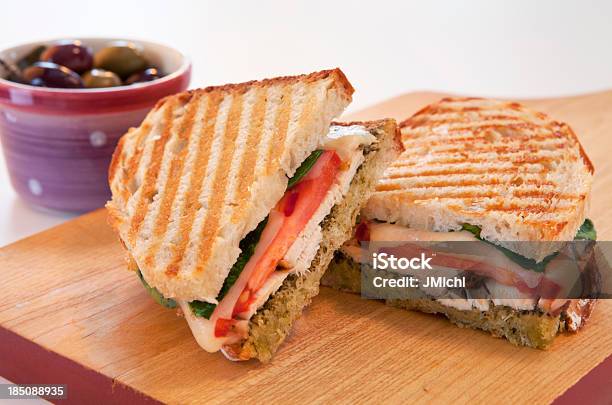 Foto de Panini e mais fotos de stock de Frango - Frango, Panini, Pesto