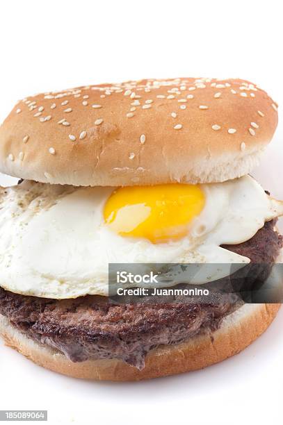 Spiegelei Hamburger Stockfoto und mehr Bilder von Brötchen - Brötchen, Burger, Ei