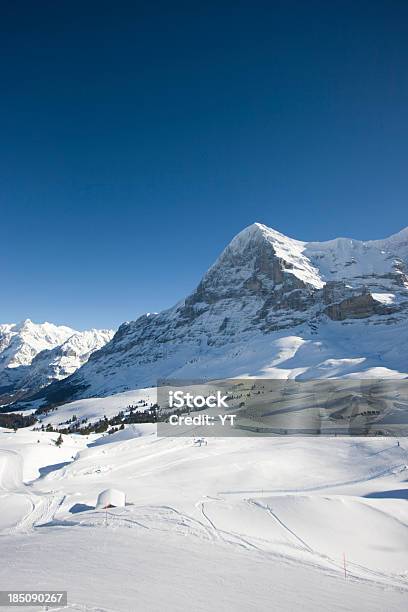 Foto de Face Norte Do Eiger e mais fotos de stock de Alpes europeus - Alpes europeus, Azul, Céu - Fenômeno natural
