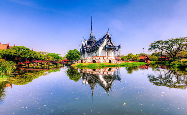 kings palast in bangkok - wat blue ancient old stock-fotos und bilder