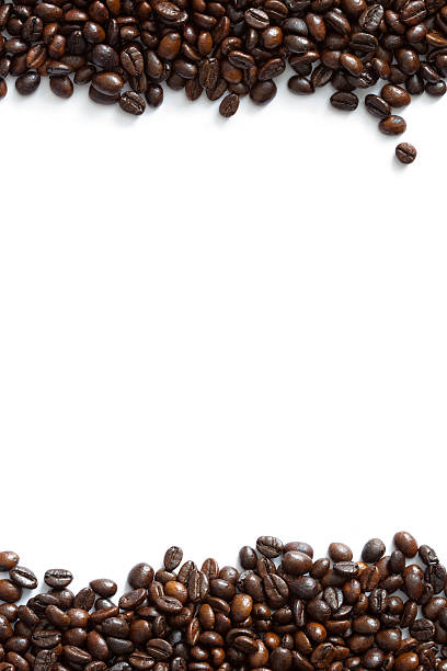 вертикальная рамка из зерен кофе - roasted macro freshness vertical стоковые фото и изображения
