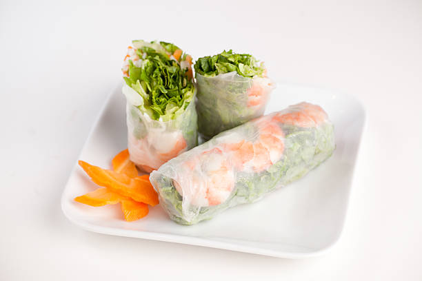 asian roll sliced and displayed on white background  - 春卷 個照片及圖片檔
