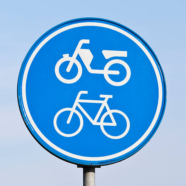 istock Traffic sign route for pedal cycle and mopeds only 185091275