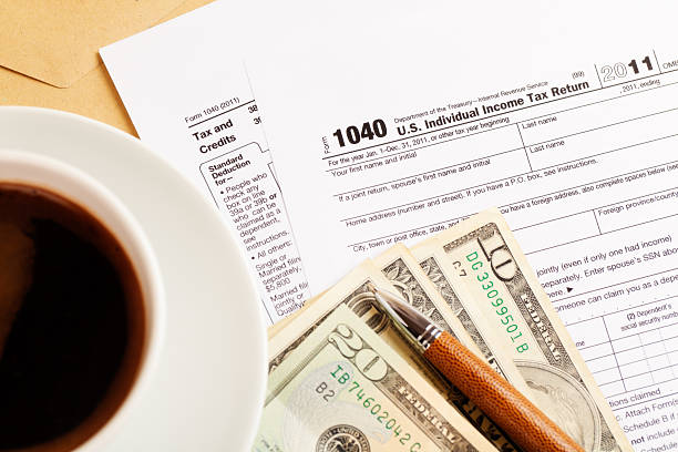 istock Income tax form 185091284