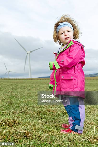 Foto de Energia Limpa e mais fotos de stock de 2-3 Anos - 2-3 Anos, Apontar - Sinal Manual, Cabelo Ruivo