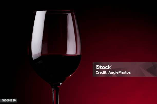 Copa De Vino Tinto Foto de stock y más banco de imágenes de Bebida - Bebida, Bebida alcohólica, Color - Tipo de imagen