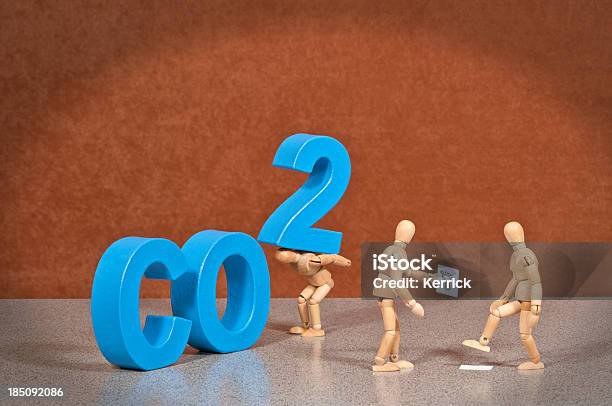 Carbon Footprint Co2 Hölzerne Kleiderpuppe Was Das Wort Stockfoto und mehr Bilder von Abgas