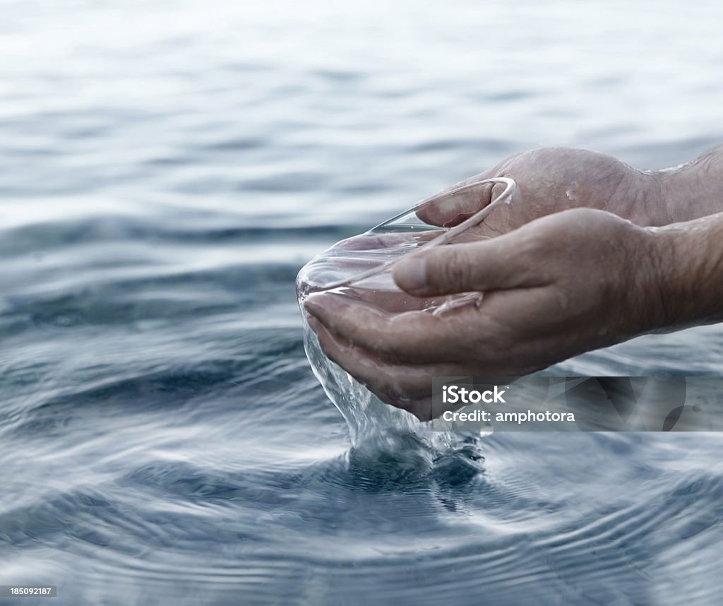 Mains et de l'eau - Photo de Baptême libre de droits