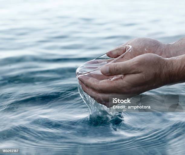 Foto de Mãos E Água e mais fotos de stock de Batizado - Batizado, Água, Mar