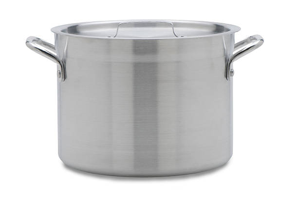 суп горшок с обтравка - pan saucepan kitchen utensil isolated стоковые фото и изображения