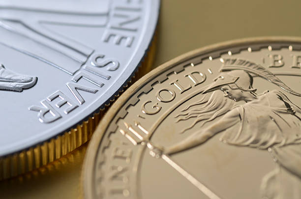 złoto i srebro kulki kruszcowe - gold ingot coin bullion zdjęcia i obrazy z banku zdjęć