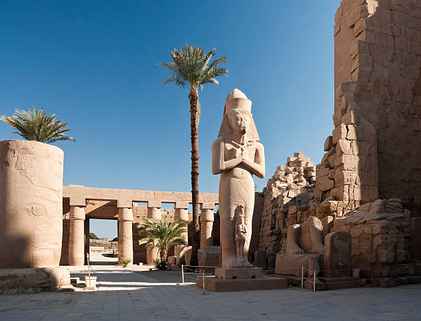 statue ramses ii и nefertari на karnak - abu simbel стоковые фото и изображения