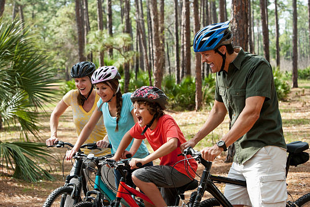 istock Family riding bicycles 185094462