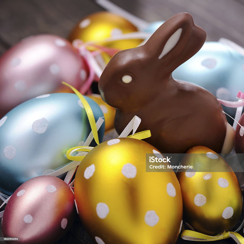 부활제 에그스 및 초콜릿 토끼 - 로열티 프리 초콜릿 토끼 스톡 사진