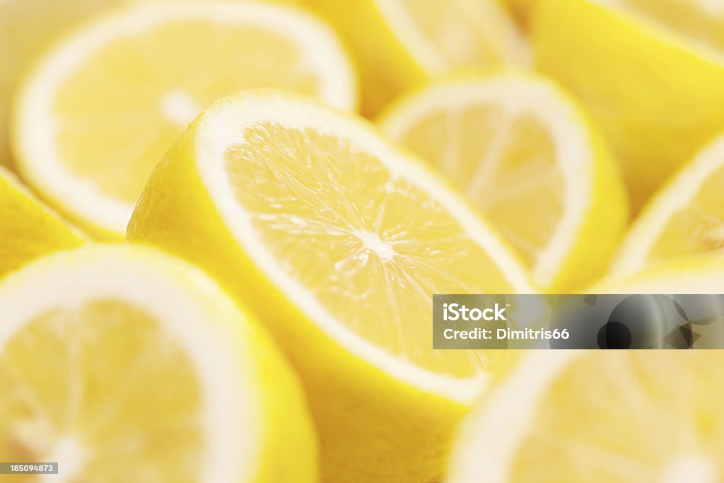 Limões partes com profundidade de campo - Royalty-free Limão Foto de stock