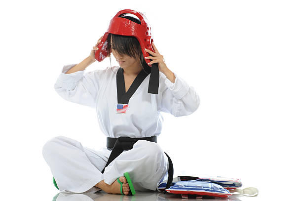 battle gedanken - padding tae kwon do helmet karate stock-fotos und bilder