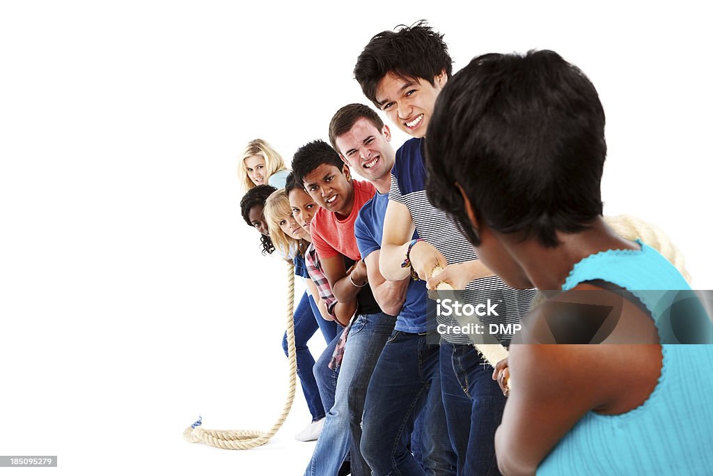 Adolescentes Multi-étnica brincando tug de Guerra - Royalty-free Jogo da corda Foto de stock