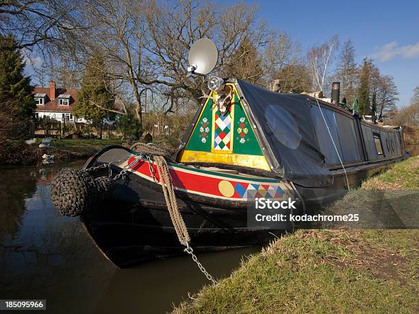 Barco De Canal - Fotografias de stock e mais imagens de Antena Parabólica - Antena Parabólica, Ao Ar Livre, Barcaça